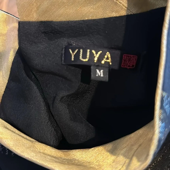 Yuya designer black embroidered pekingese front, collar, & back shoulder top. Md - Picture 9 of 9